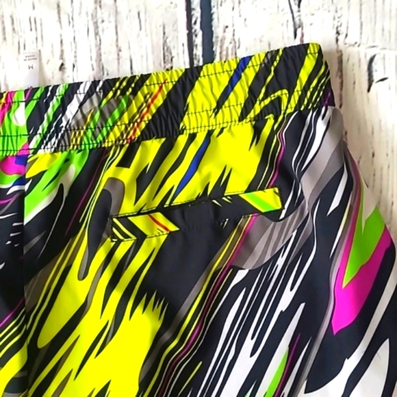 Fabletics Carrie Carnival Print Athletic Running Gym Workout Shorts Womens Sz M - Picture 14 of 16